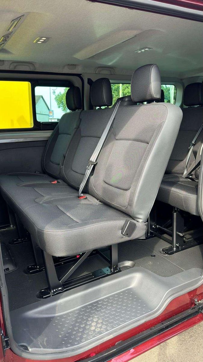 Fahrzeugabbildung Renault Trafic Grand Life Blue dCi 170 EDC