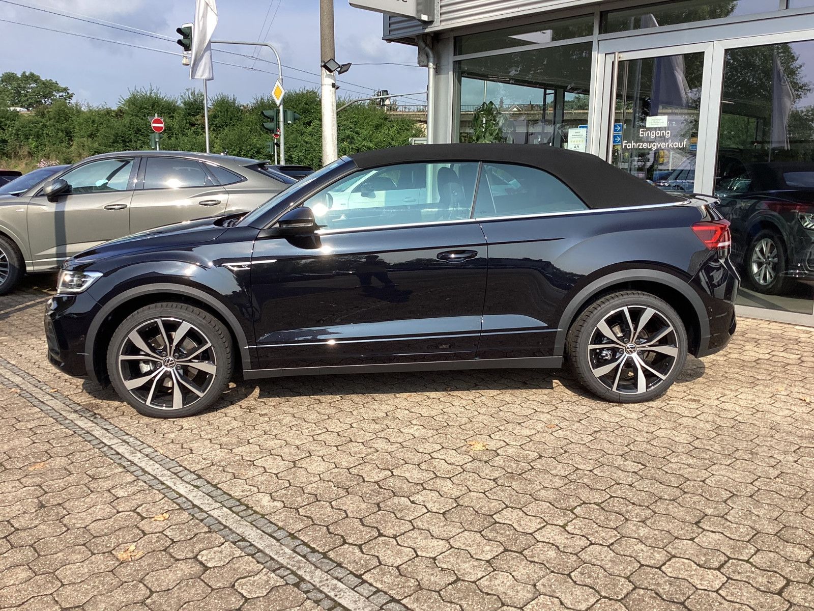 Fahrzeugabbildung Volkswagen T-Roc Cabriolet R-Line 1.5 TSI DSG ACC LED SHZ