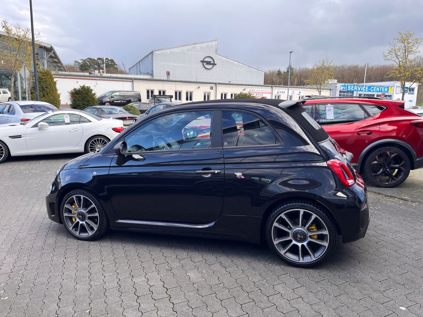 Fahrzeugabbildung Abarth 695C Cabrio KLIMA NAV BEATS LEDER