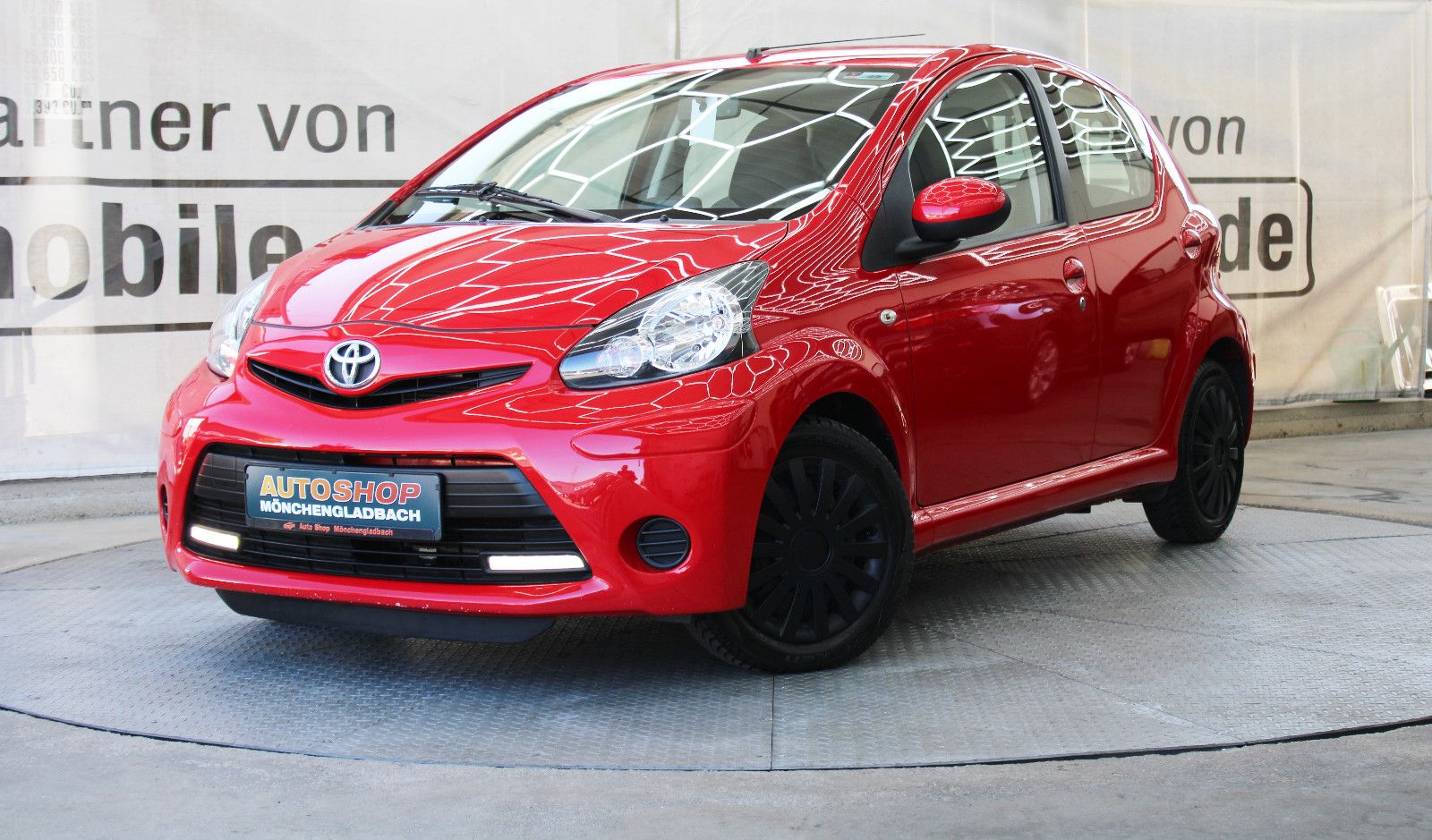 Toyota Aygo (X) 2014, 1.0 benzīns, Manuāls, Hečbeks, Sarkans — Latvijā