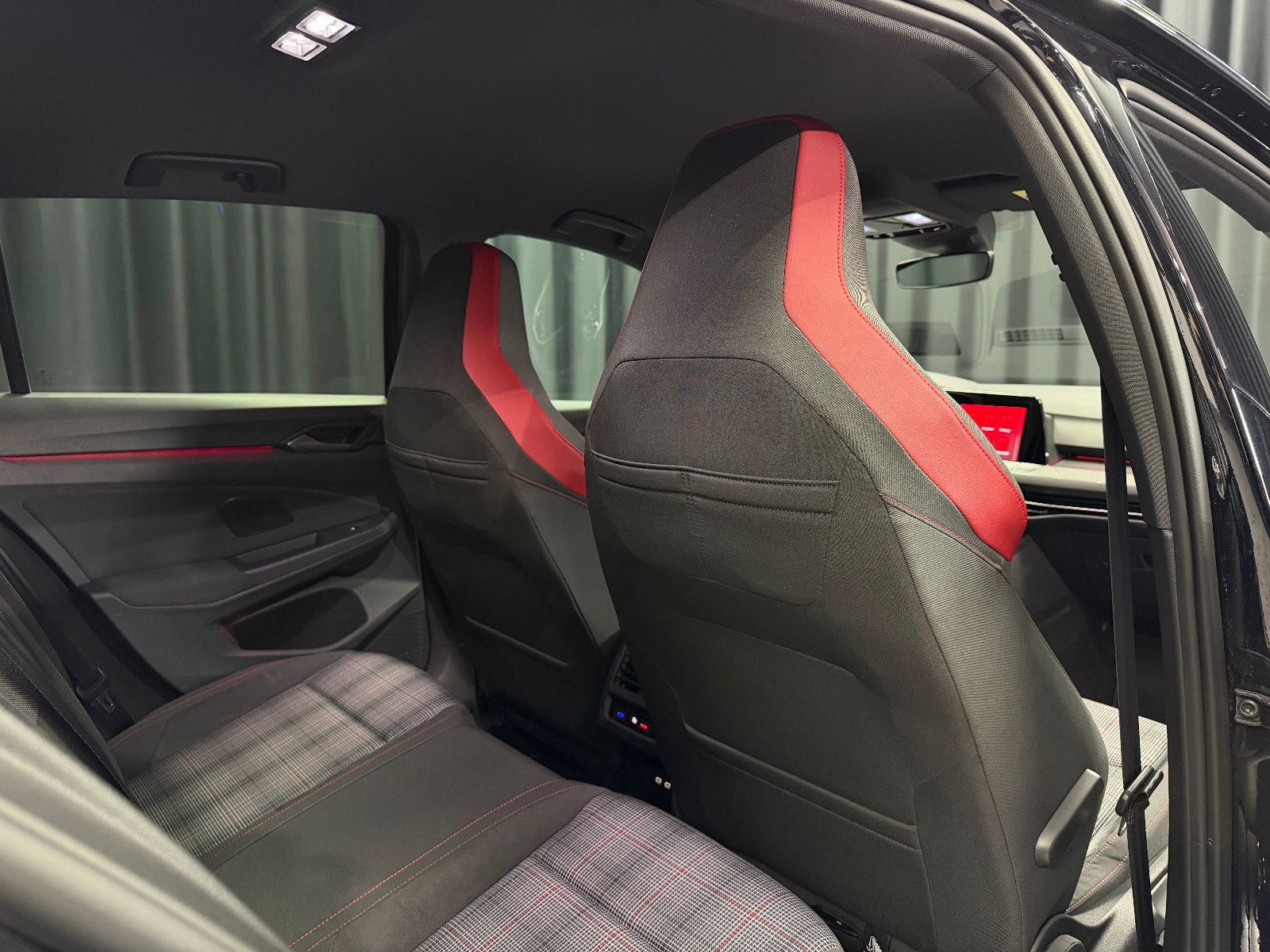 Fahrzeugabbildung Volkswagen Golf VIII Lim. GTI|H&K|HuD|U-Frei|D-FZG
