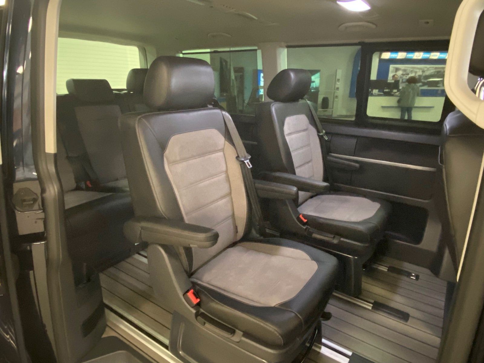 Fahrzeugabbildung Volkswagen T6.1 Multivan Generation Six+ALLRAD+DSG+7 Sitze+