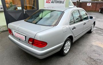 Mercedes E 230 - 6