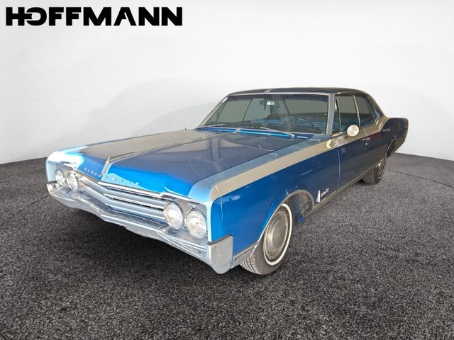 Oldsmobile Delta 88 4-door Hardtop