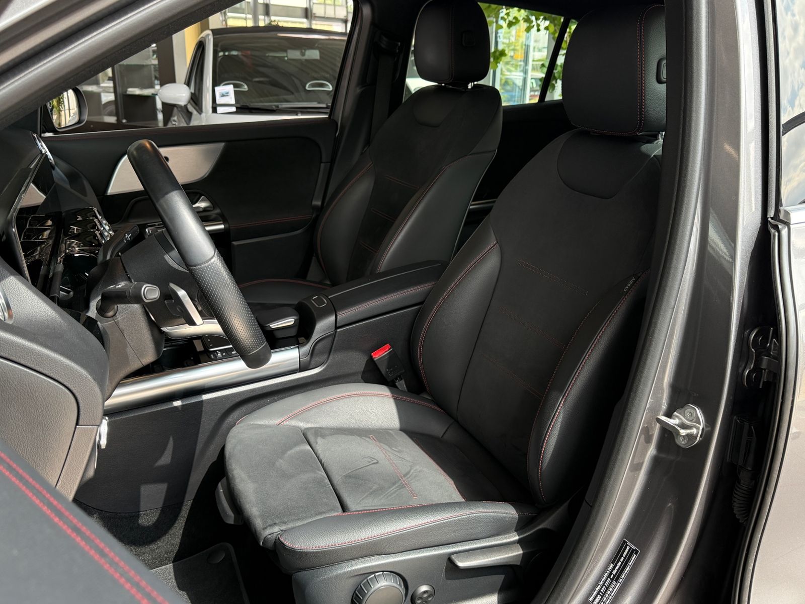 Fahrzeugabbildung Mercedes-Benz GLA 220 d 4Matic AMG Line LED NAV RFK
