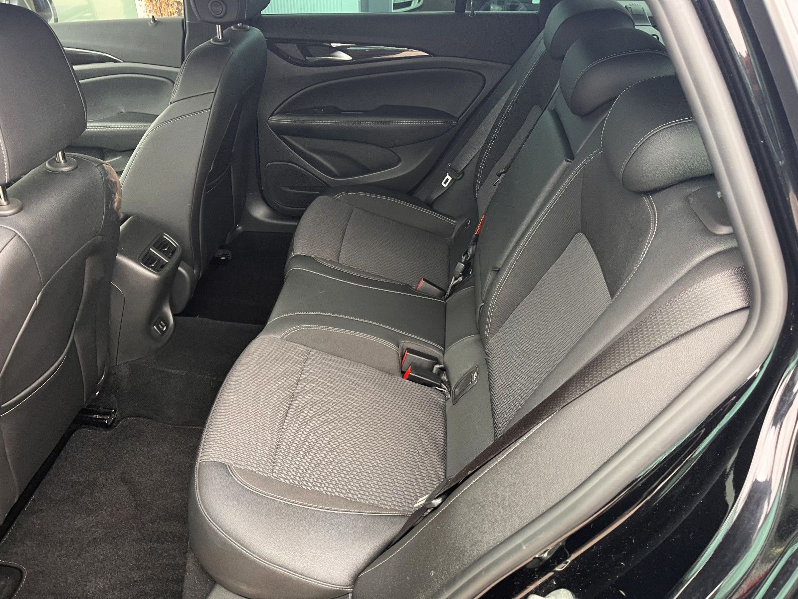 Fahrzeugabbildung Opel Insignia B Sports Tourer Business Elegance