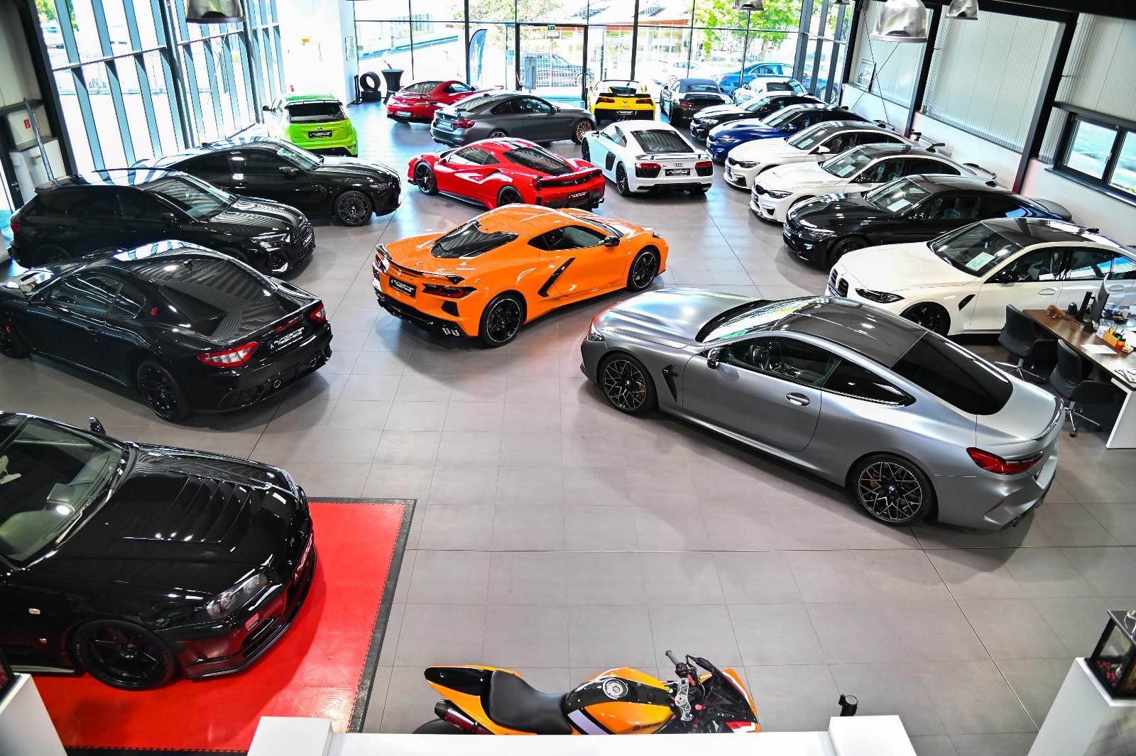 showroom-image-top