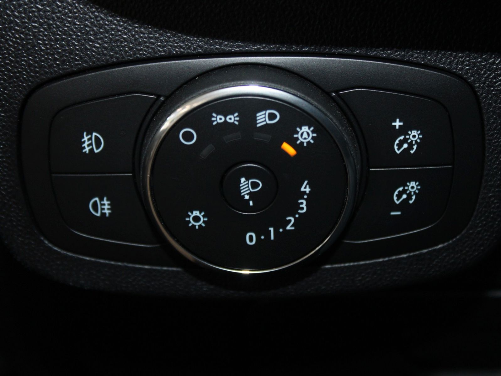 Fahrzeugabbildung Ford Fiesta Hybrid Active X LED ACC Winter + Park Pak