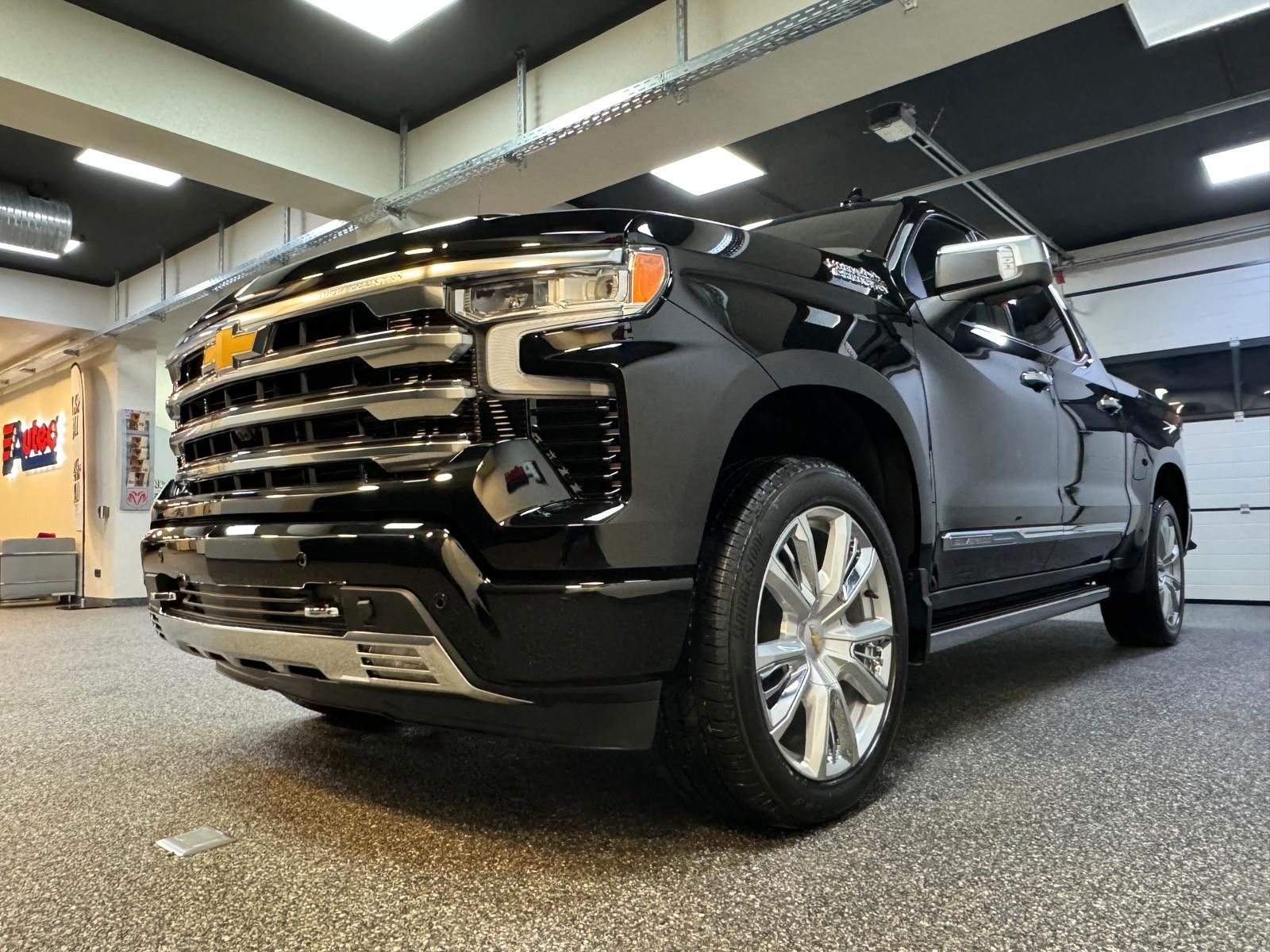 Fahrzeugabbildung Chevrolet 2026 SILVERADO DURAMAX DIESEL 4x4 HIGH COUNTRY