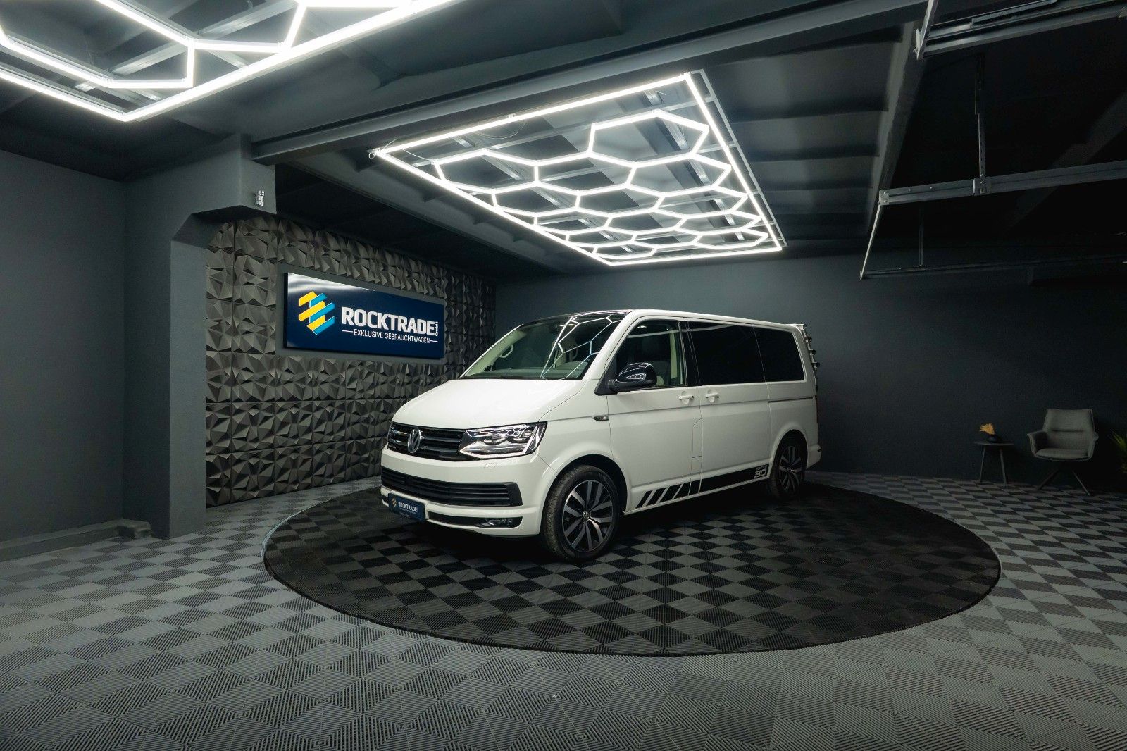 Fahrzeugabbildung Volkswagen T6 Multivan 2.0TDI DSG Edition 30 4Motion ACC