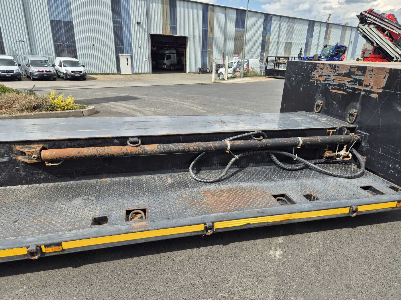 Fahrzeugabbildung LinTrailers S2A 14 LSDN Teleskopierbar BPW-Achsen 57.000km