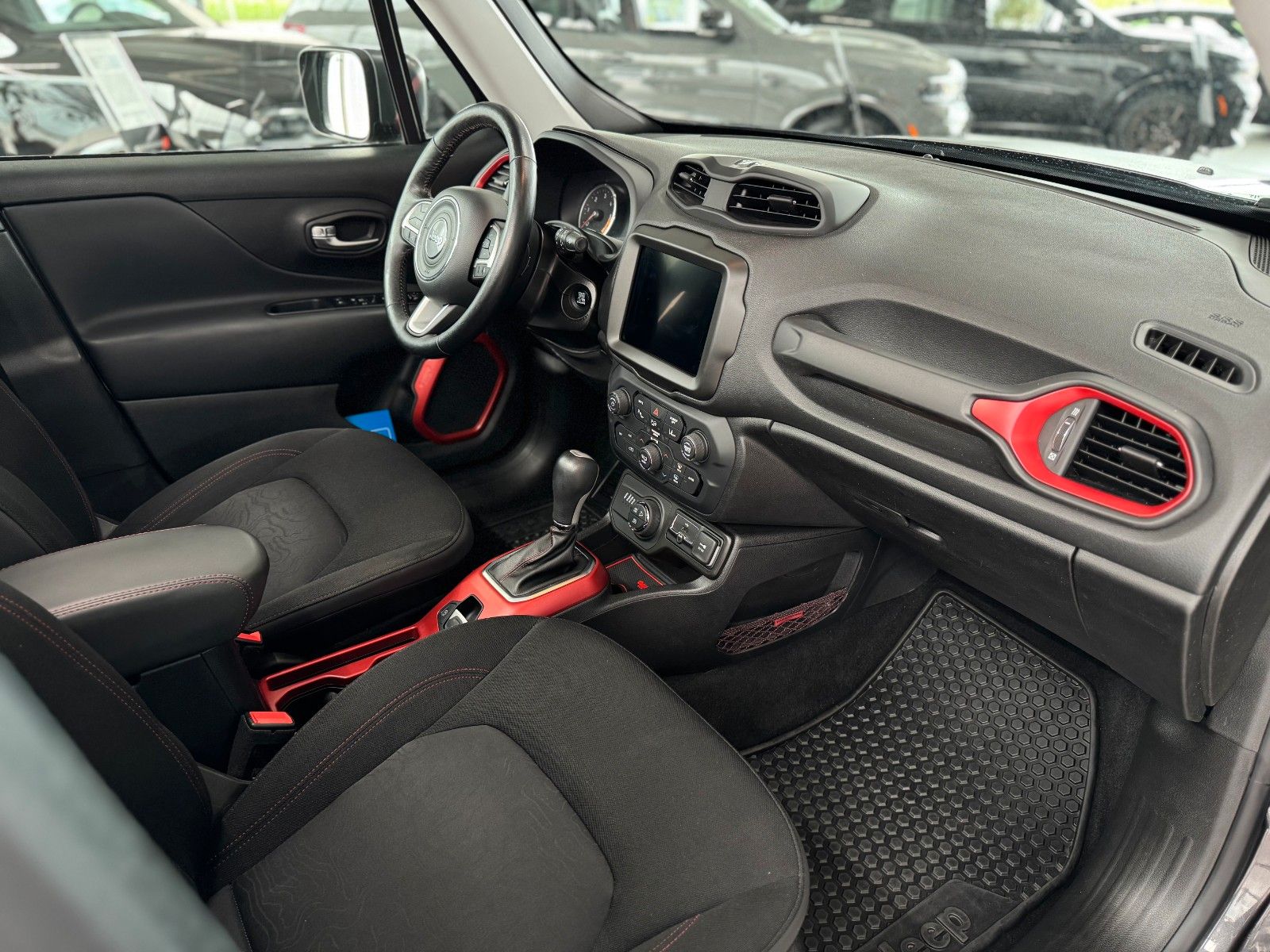 Fahrzeugabbildung Jeep Renegade 2.0D Trailhawk 4WD "AHK Navi Soundsys."