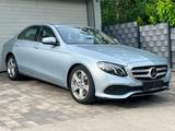 Mercedes-Benz E 400 4Matic Limo. 1.Hand Distr.Spur.Burmester - silberne Mercedes-Benz E 400