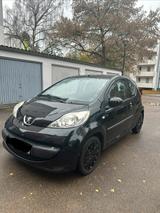 Peugeot 107, Automatik, HU 10/2026 - Peugeot 107 mit Benzin-Antrieb: Kleinwagen, Automatik