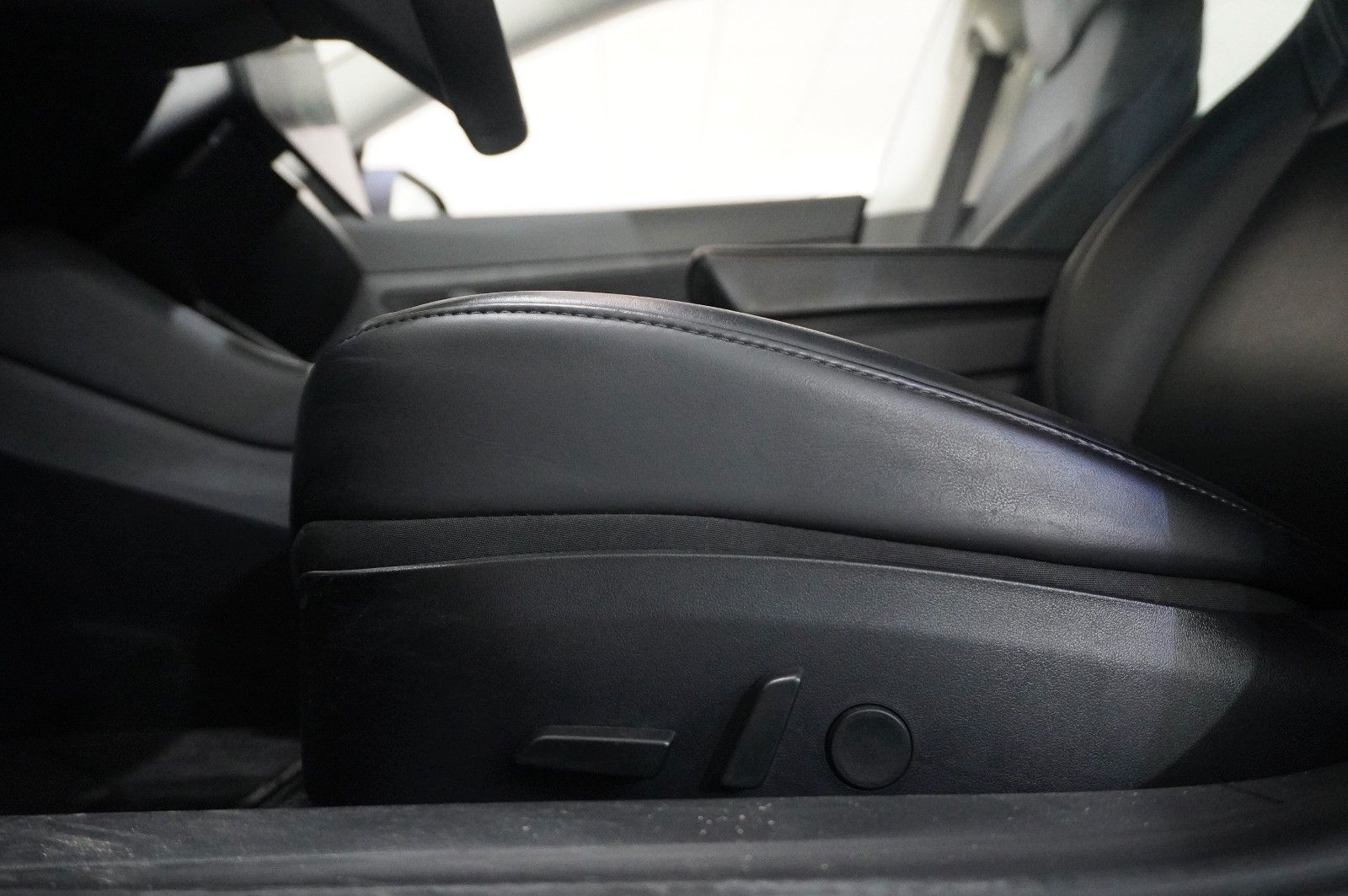 Fahrzeugabbildung Tesla Model 3 Standard Range Plus NAVI/KAMERA/AHK/FSD