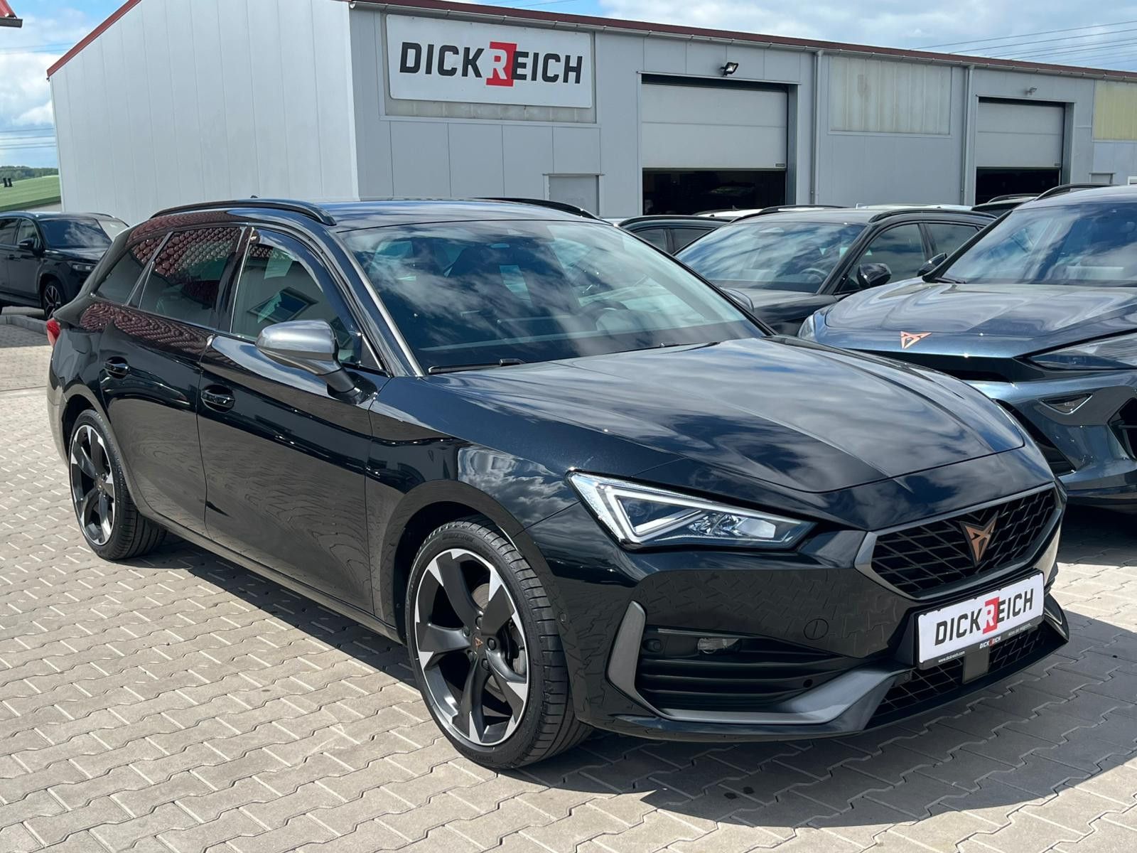 Fahrzeugabbildung CUPRA Leon 1.5 TSI LED*NAVI*APP*SHZ*KAMERA*ACC*MEMORY