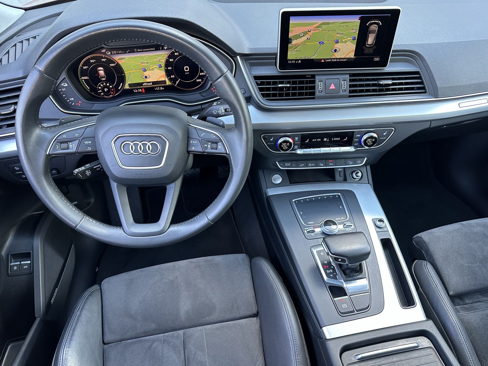 Fahrzeugabbildung Audi Q5 55 TFSIe Quattro S-Line NAV+LED+AHK+PANO+B&O