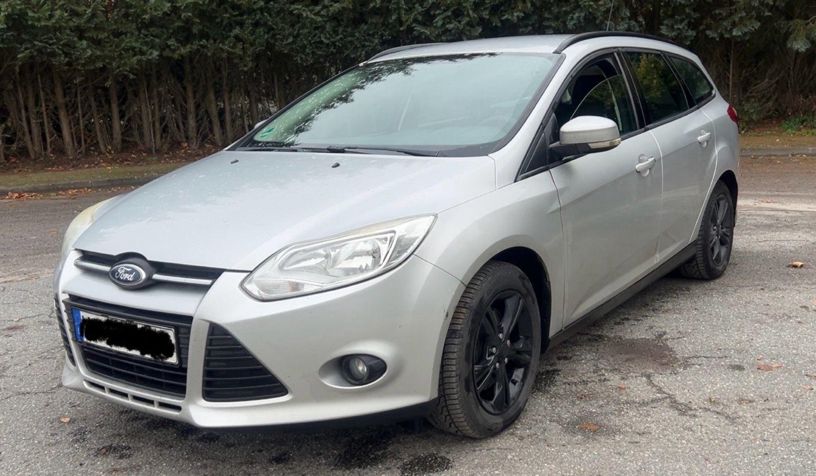 Ford Focus 2011 — rear view