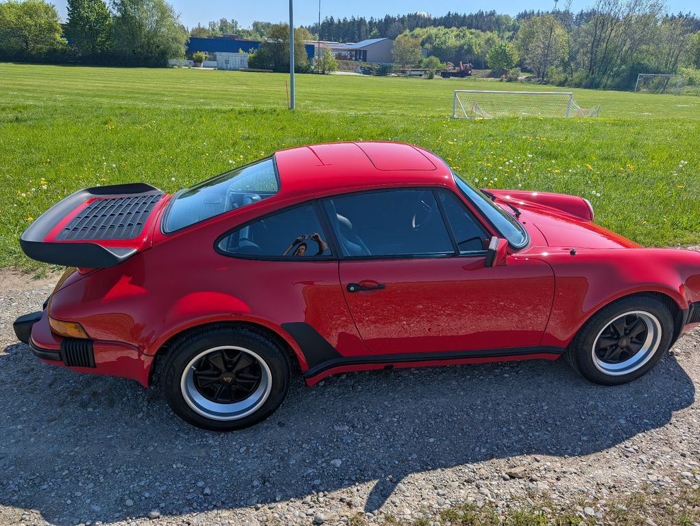 Porsche 930