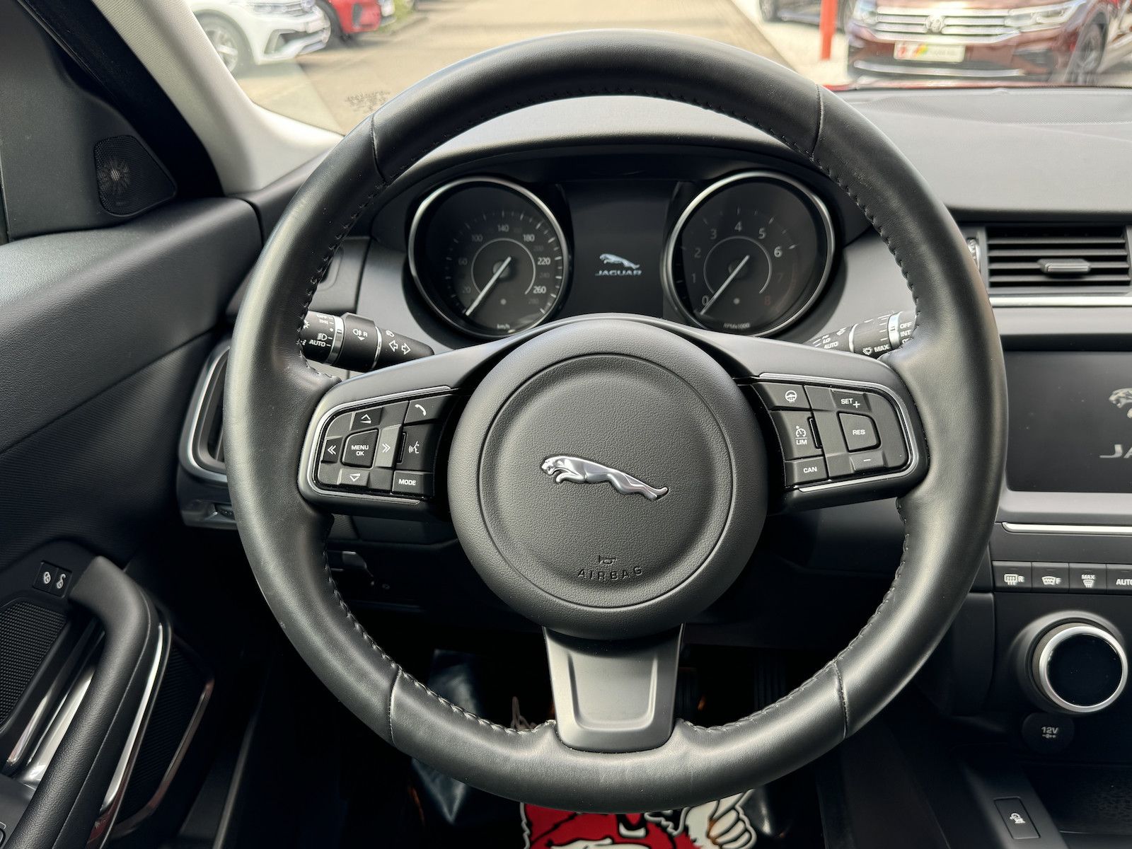 Fahrzeugabbildung Jaguar E-Pace P250 AWD /LED//DAB/Sound/Spur/Kamera/Ahk