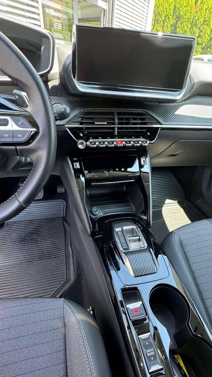 Fahrzeugabbildung Peugeot 2008 Allure Pack 130