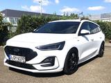 Ford Focus Turnier 1.0 EcoBoost Aut. ST-LINE X tiefer - Ford Focus: Kombi