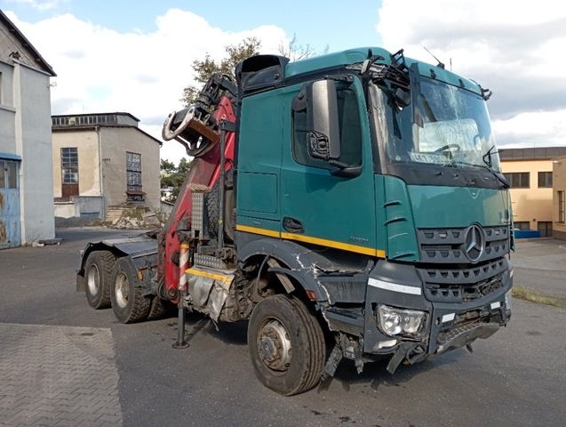 Mercedes-Benz Arocs 6x6 mit Kran Epsilon