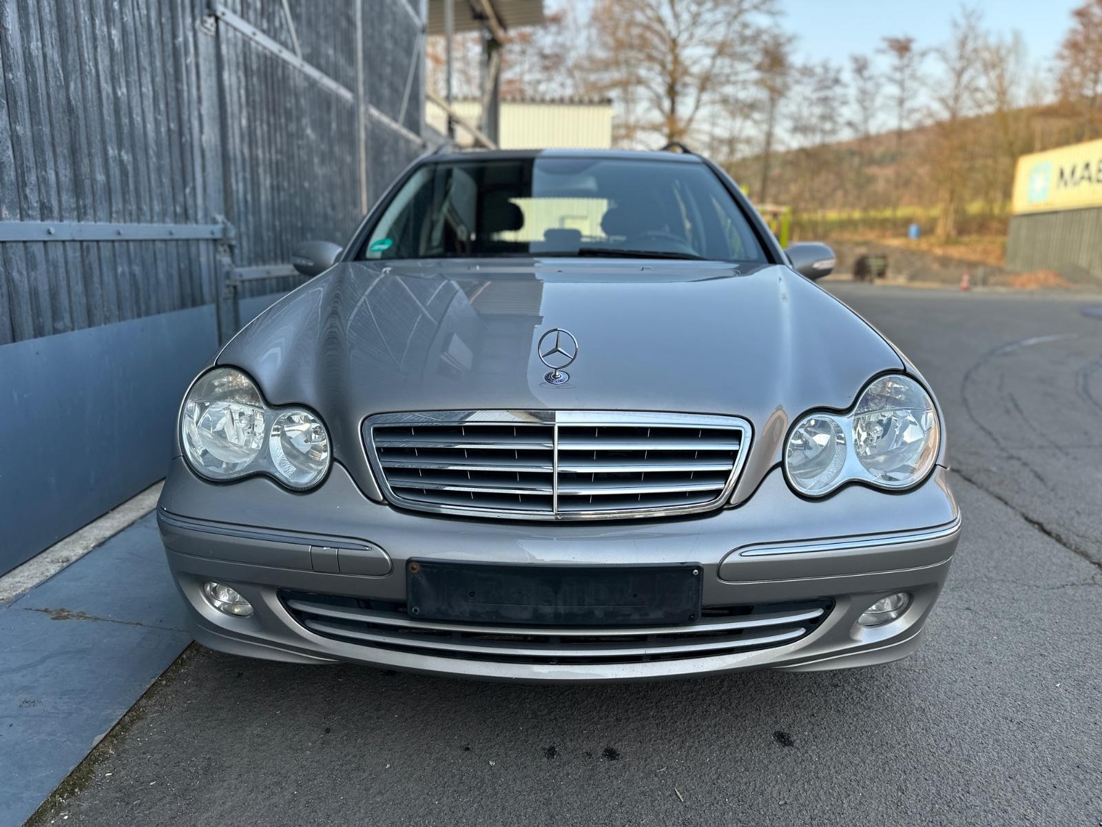 Mercedes-Benz C200 2005 — interior