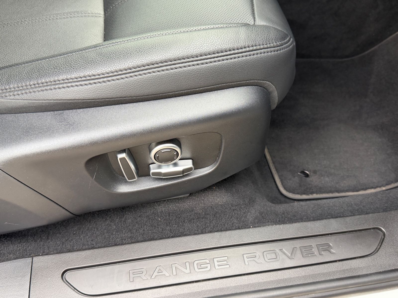 Fahrzeugabbildung Land Rover Range Rover Evoque S Hybrid/P300/360°/APPLE/NAVI