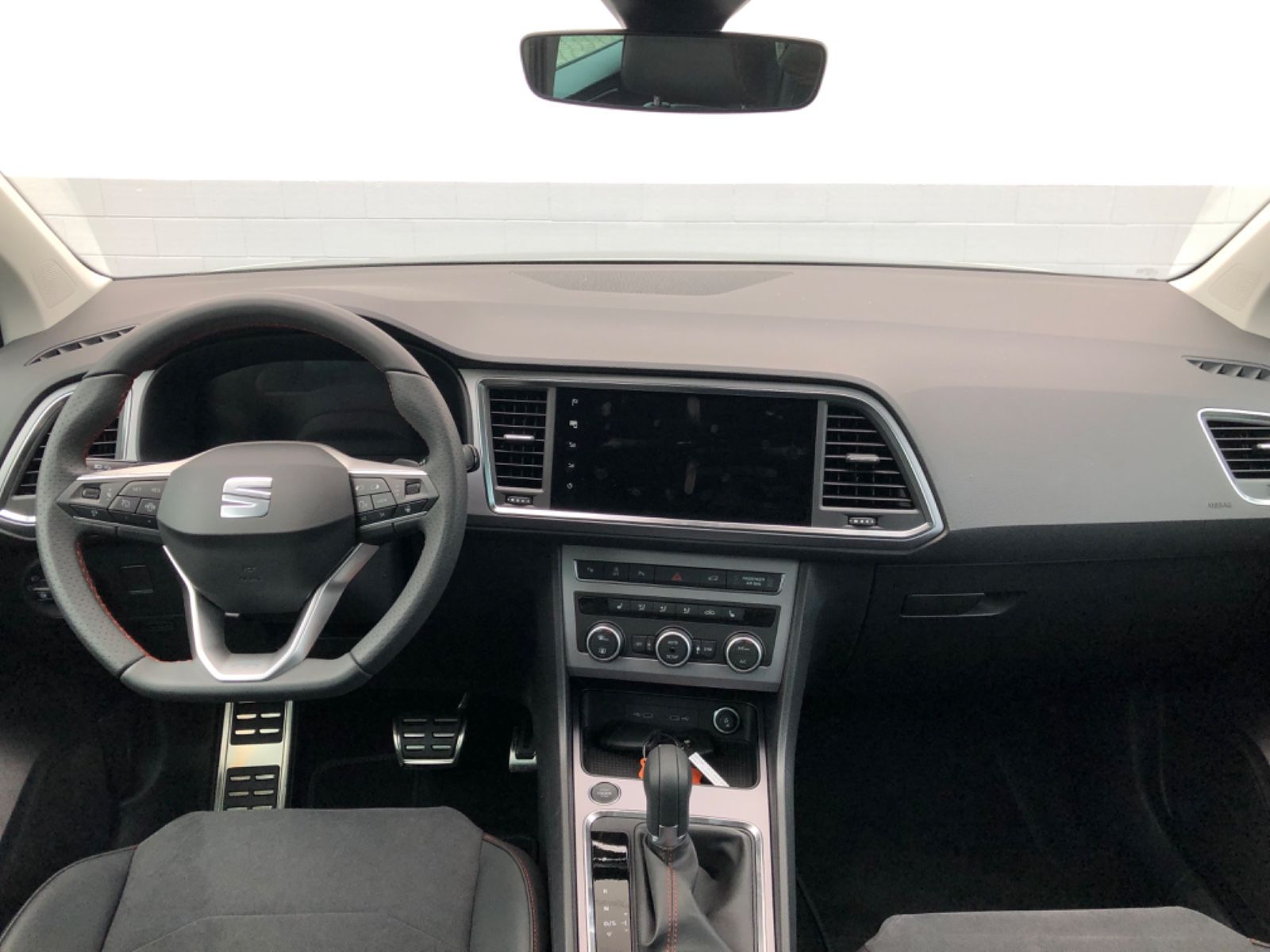 Fahrzeugabbildung SEAT Ateca 1.5 TSI FR DSG *Front Assist *AHZV-Vorb.