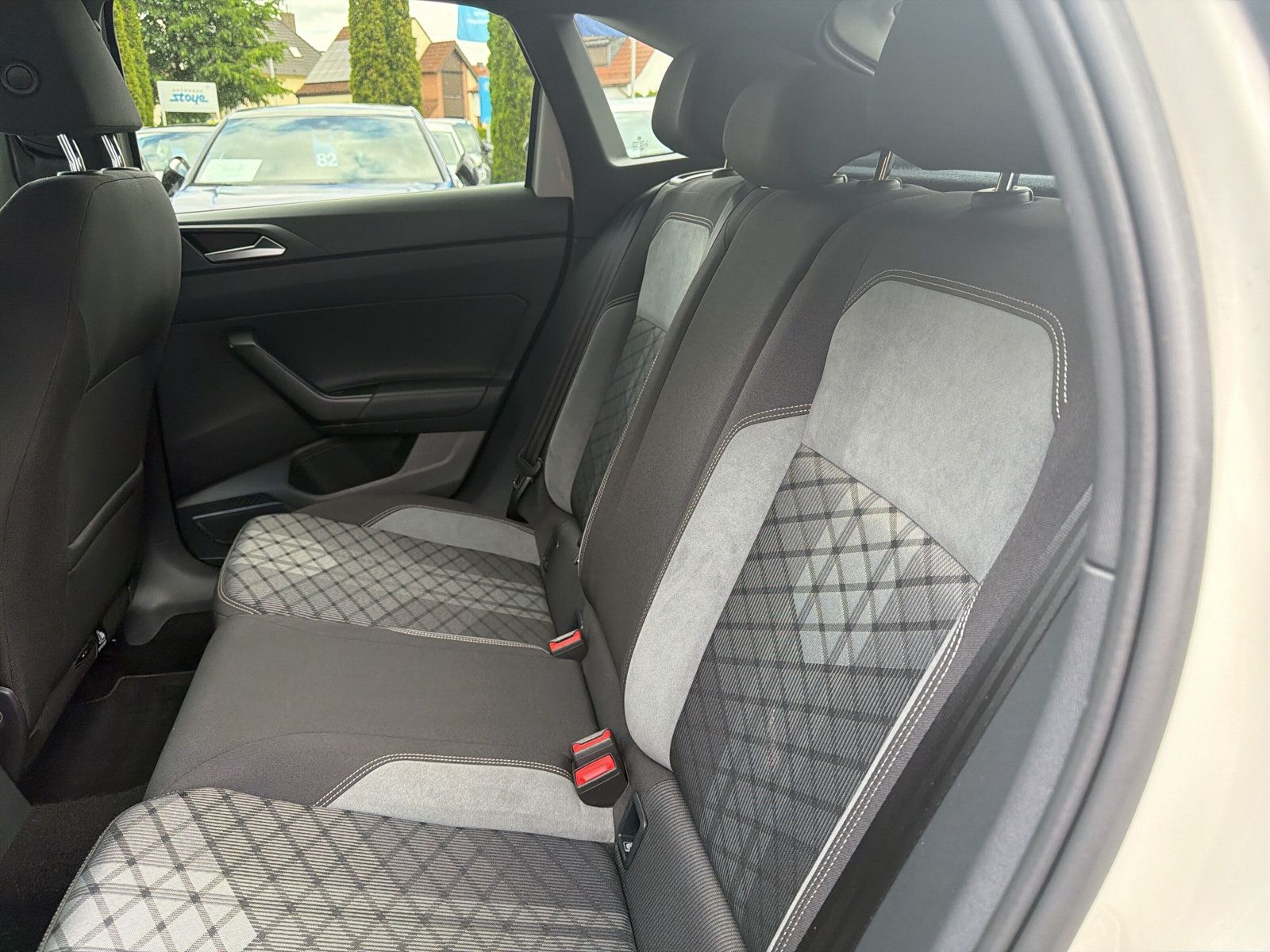 Taigo R-Line TSi DSG Apple CarPlay PANO AZV Matr
