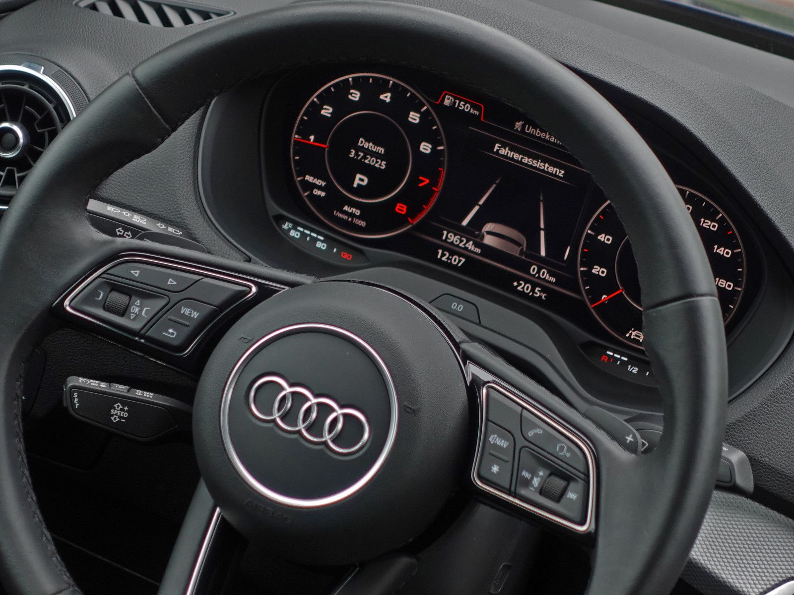 Fahrzeugabbildung Audi Q2 35 TFSI S tronic advanced Navi AHK Garantie