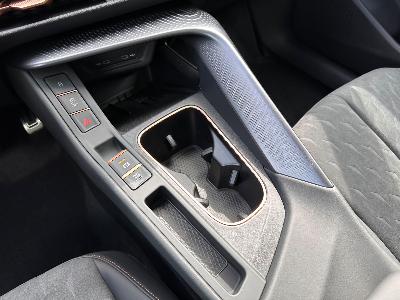 Fahrzeugabbildung CUPRA Terramar VZ 2.0 TSI 4Dr DSG Matrix/Pano/AHK/ACC