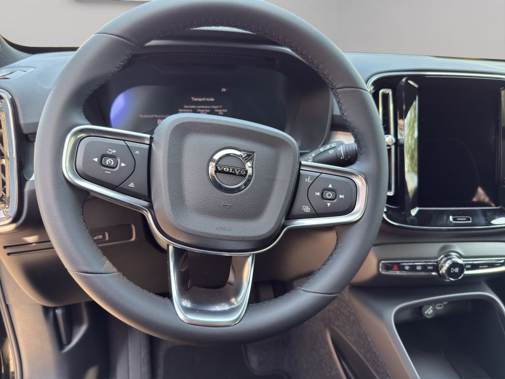 Fahrzeugabbildung Volvo XC40 B4 B DKG Ultra Black Edition+SOFORT