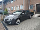 Opel Astra 1.6 Turbo Sport 132kW Automatik Sport - Opel Astra aus 2010: Turbo