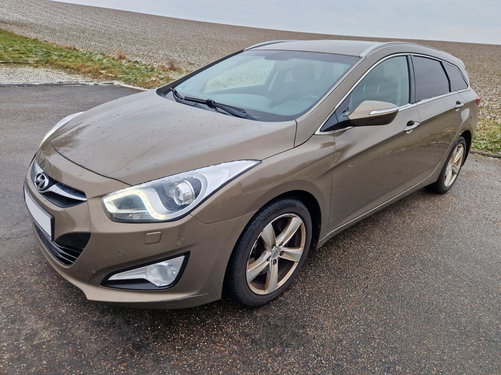 Hyundai i40 cw XENON Rückfahr Kammera SHZ