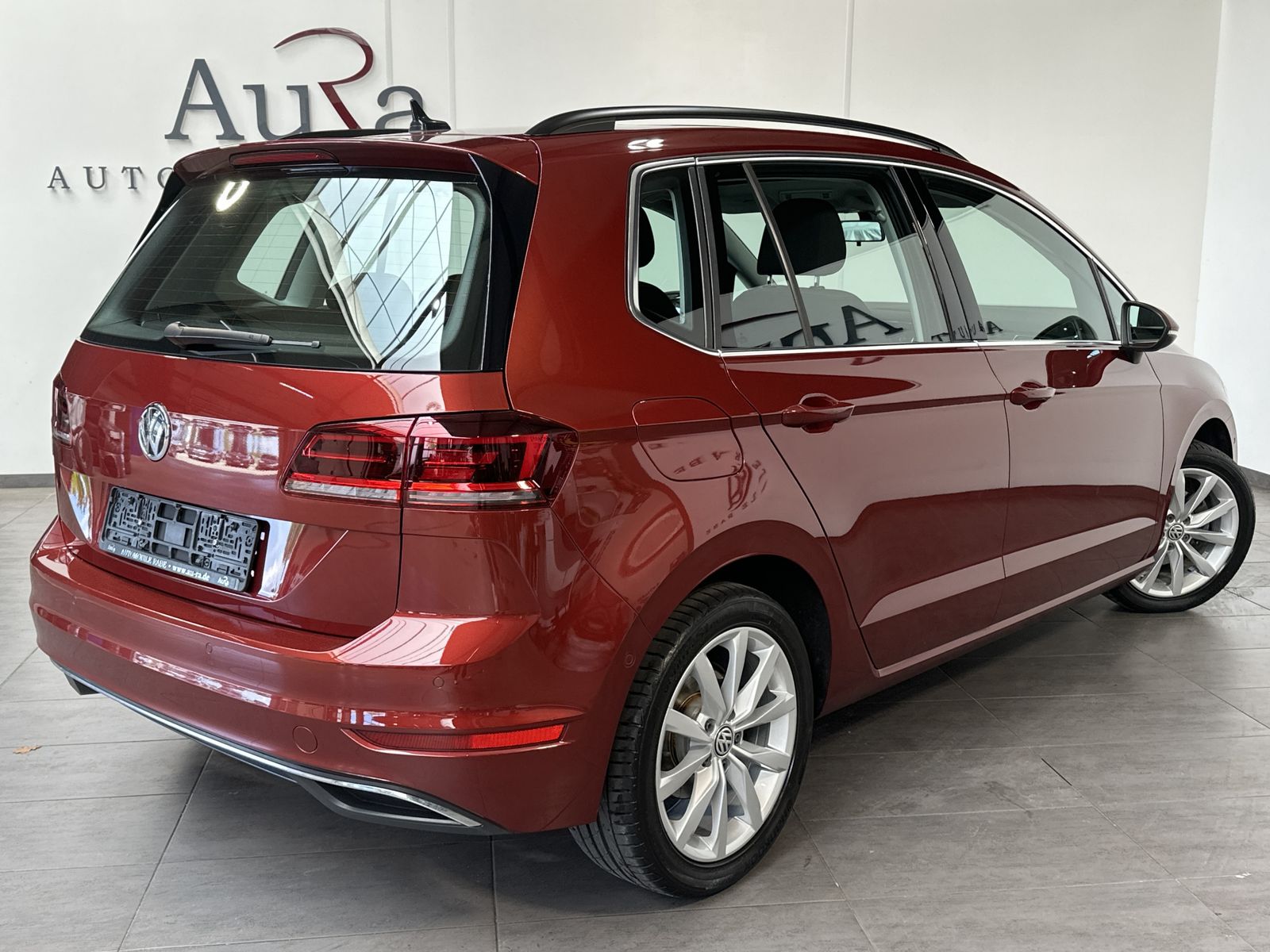 Fahrzeugabbildung Volkswagen Golf Sportsvan 1.5 TSI Highline NAV+LED+ACC+PANO