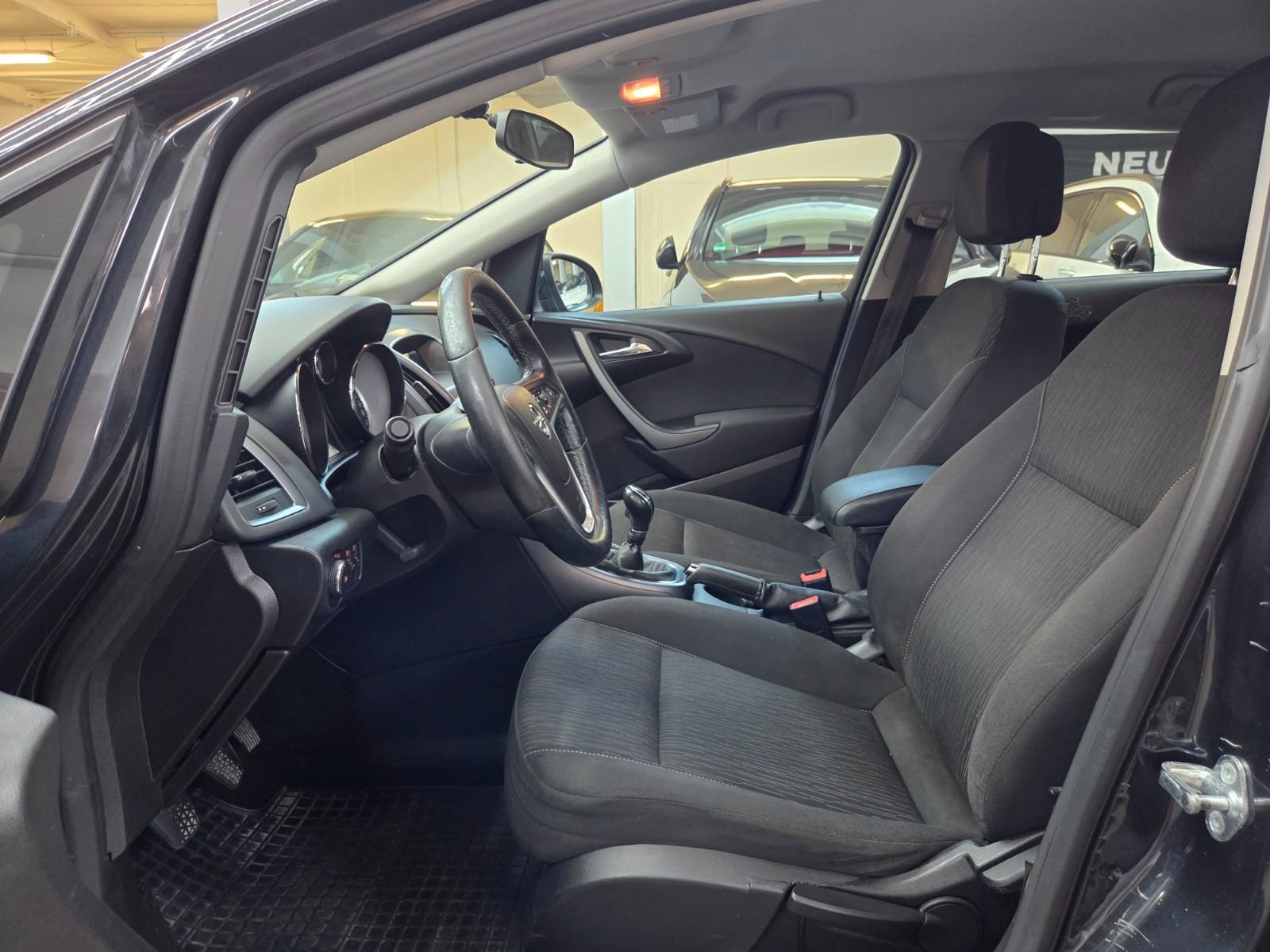 Opel Astra 2015 — фото 10