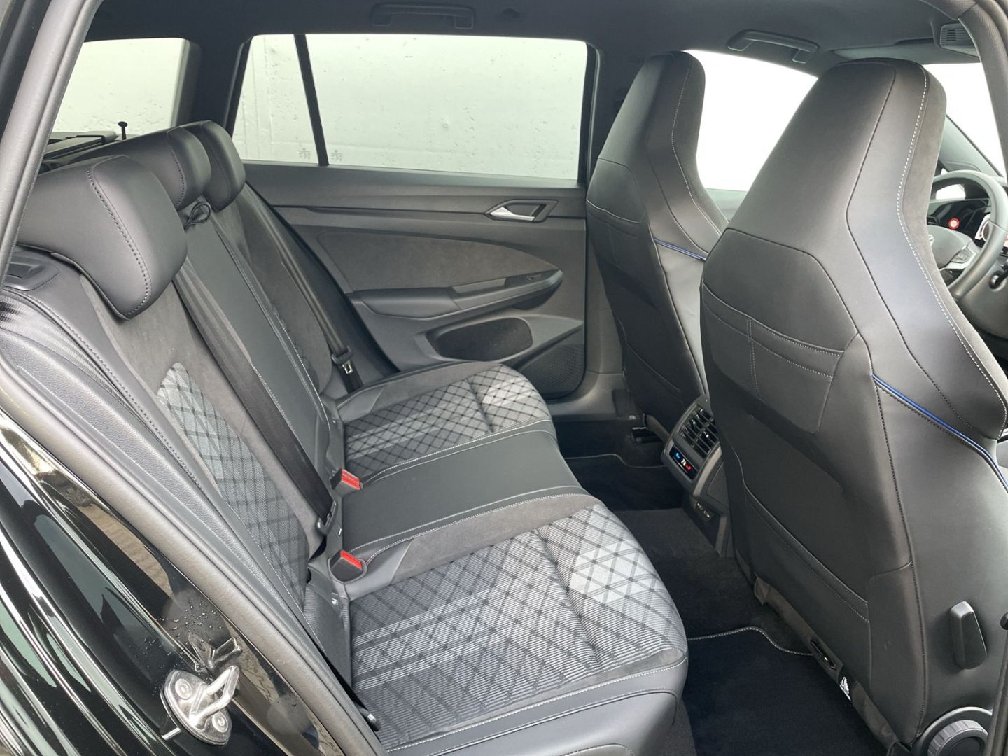 Golf Variant VIII 2.0 TDI DSG R-Line AHK/Kamera/