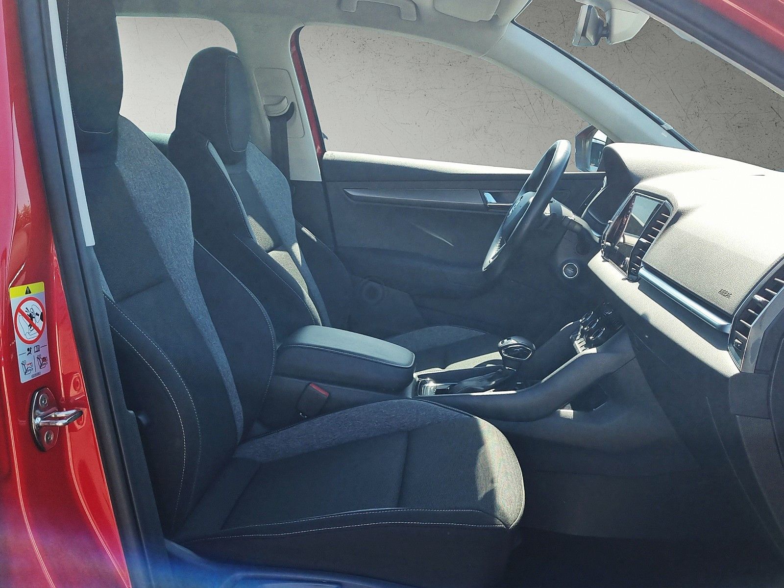 Fahrzeugabbildung SKODA Karoq Drive 125 1,5 TSI DSG Navi ACC PDC AHK