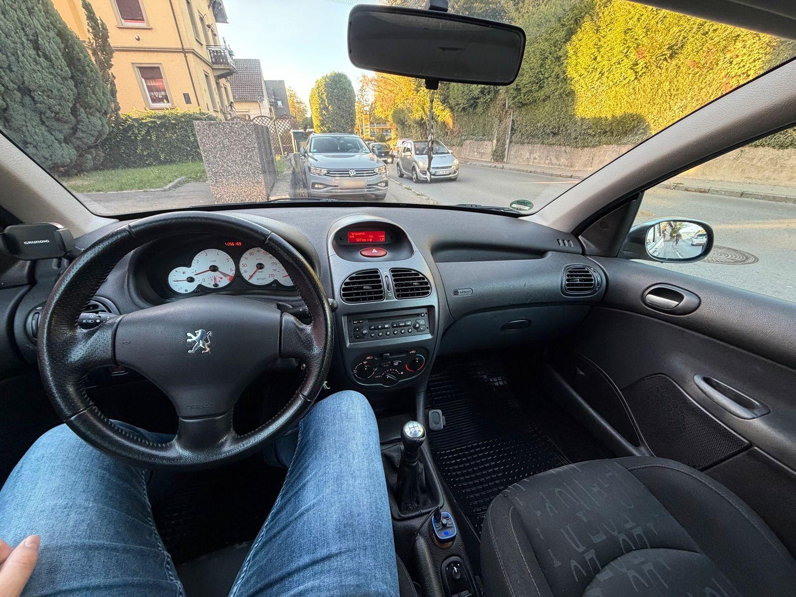 Peugeot  2004 — photo 7