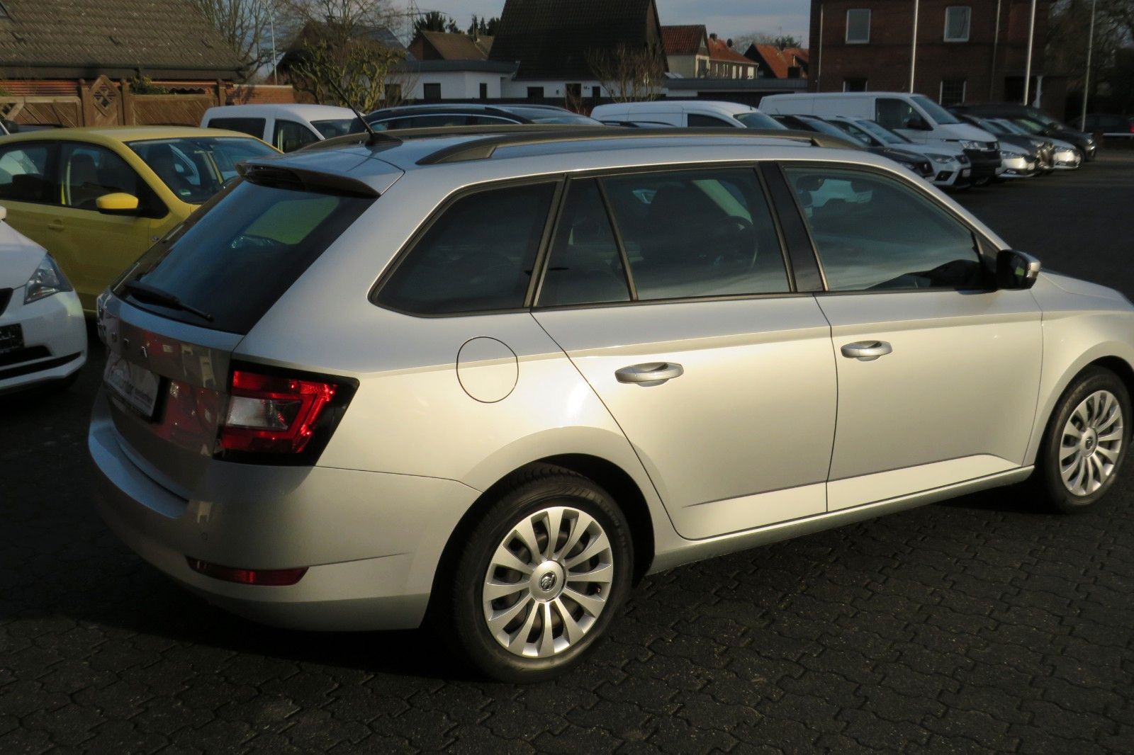 Fahrzeugabbildung SKODA Fabia Combi Ambition KLIMA SITZH. GRA PDC APP-C.