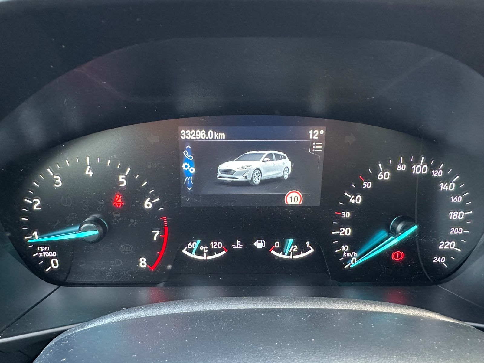 Fahrzeugabbildung Ford Focus Turnier Titanium 1.0 EB Navi/APP/LED/eHeck