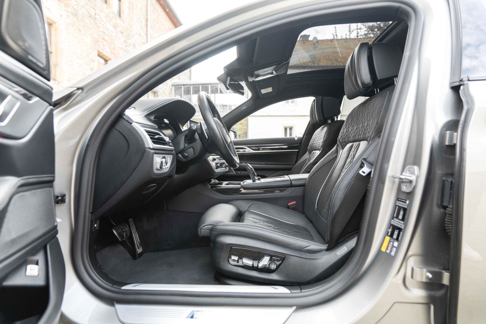 Fahrzeugabbildung BMW 745 e M Sportpaket Laserlicht Head Up Harman