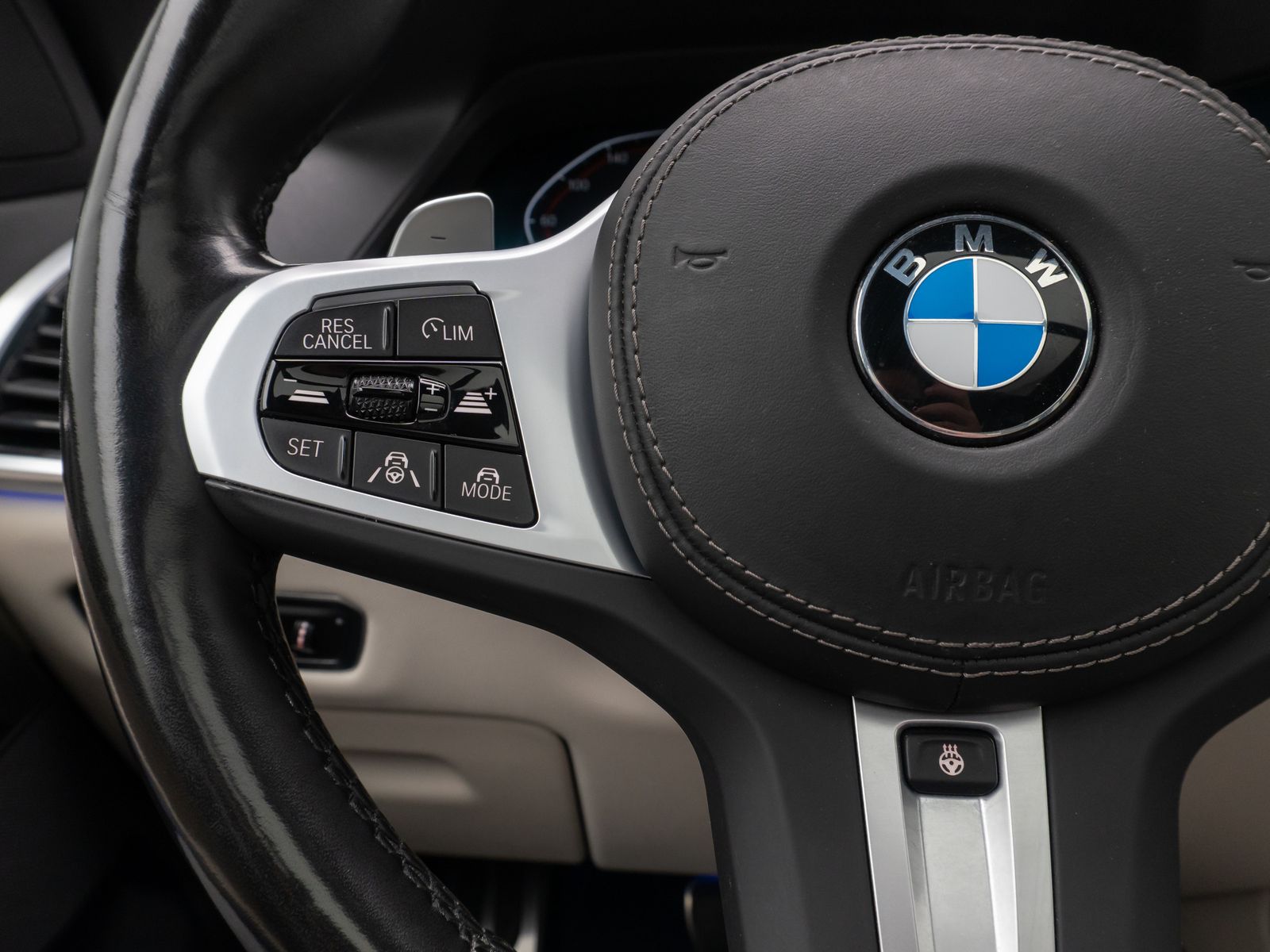 Fahrzeugabbildung BMW X5 xD30d M Sport 360°SoftCl HUD Panorama Belüftu