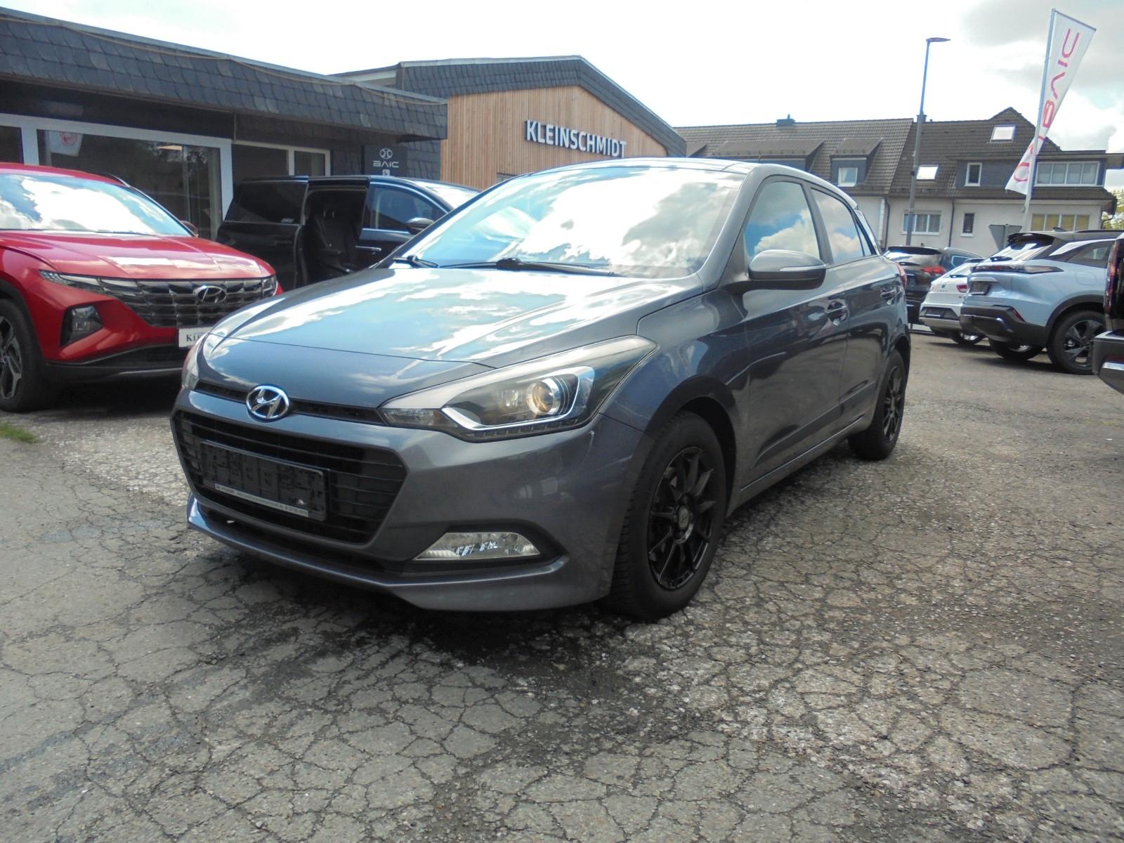 Hyundai i20 Passion 120 PS Glasdach NAVI Kamera SitzHeiz