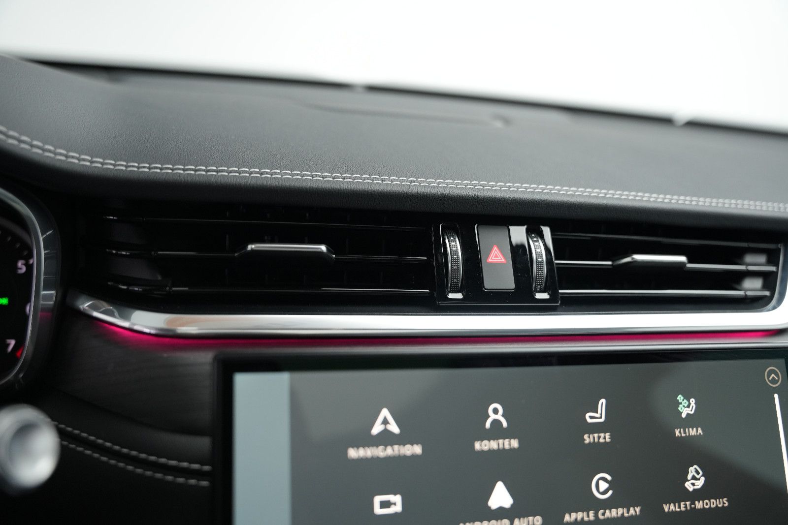 Fahrzeugabbildung Jaguar XF Sportbrake R-Dynamic SE AWD/PANO/KAM/MERIDIAN