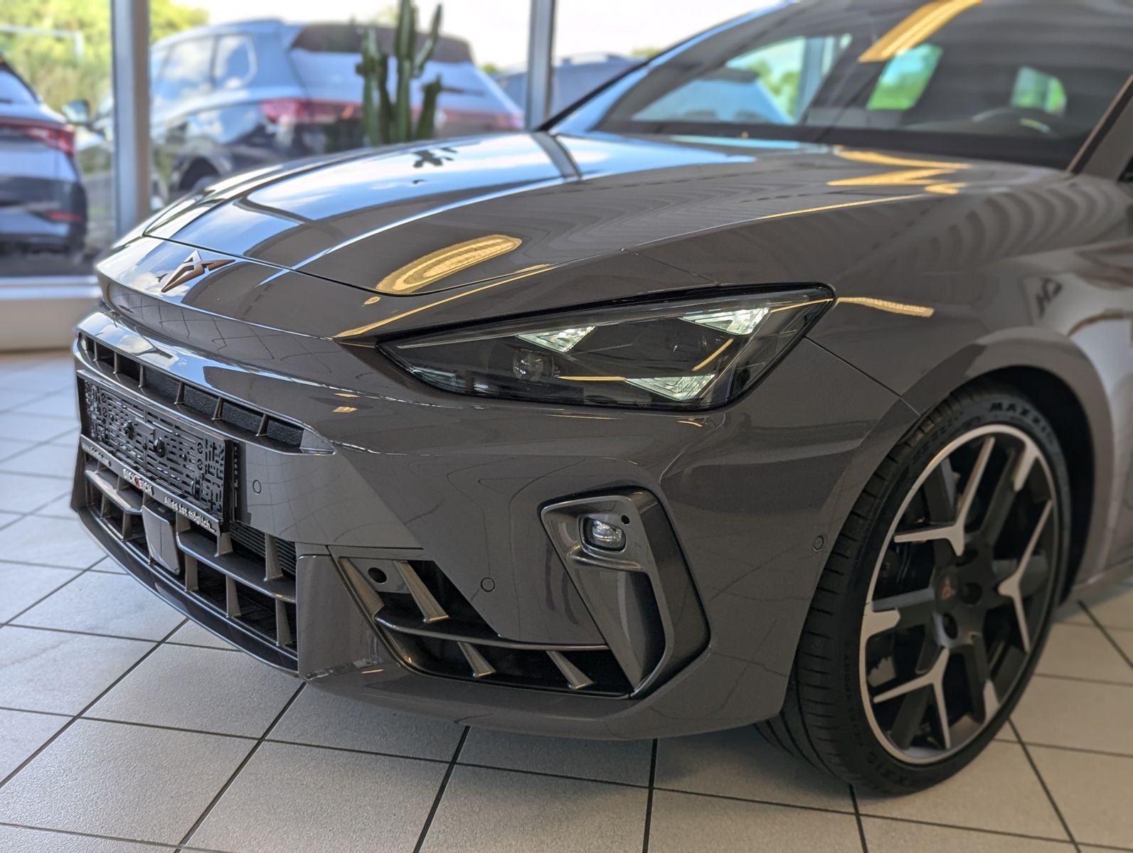 Fahrzeugabbildung CUPRA Leon 2.0 TSI 4D VZ Matrix Pano Sennheiser AHK 19