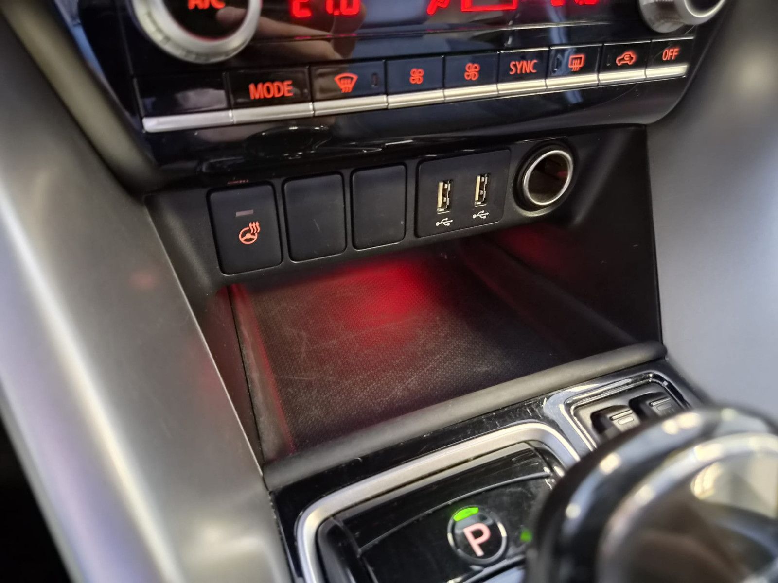 Fahrzeugabbildung Mitsubishi Eclipse Cross Plus Select Hybrid 4WD