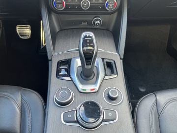 Alfa Romeo Stelvio 2.2 JTDM Ti Q4 Navi+SHZ+Pano+AHK+RFK